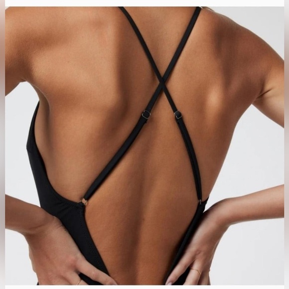 NWT Vuori Sunkissed One-Piece - Picture 6 of 7